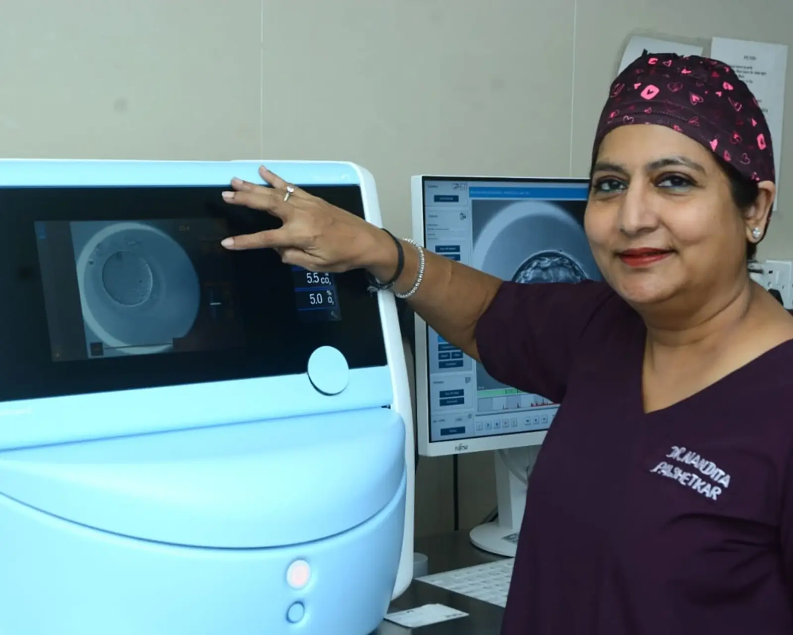 Dr. Nandita Palshetkar with the Embryoscope